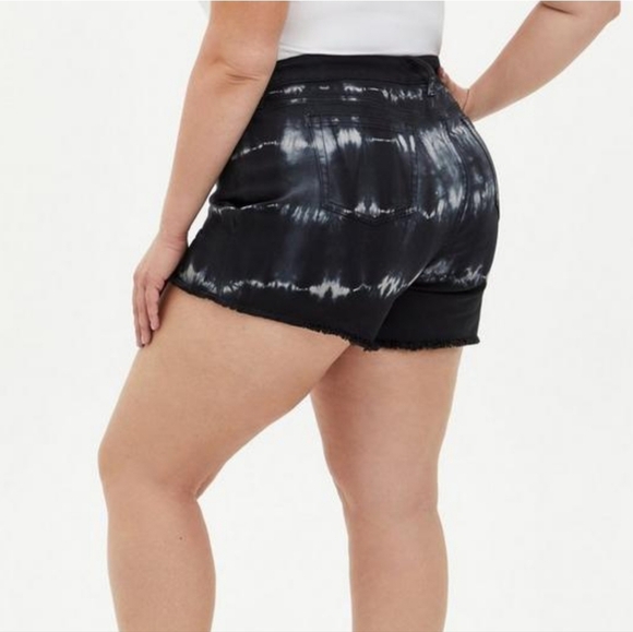 Black and white tie dye Torrid jean shorts size 18! Excellent condition! - Picture 12 of 13